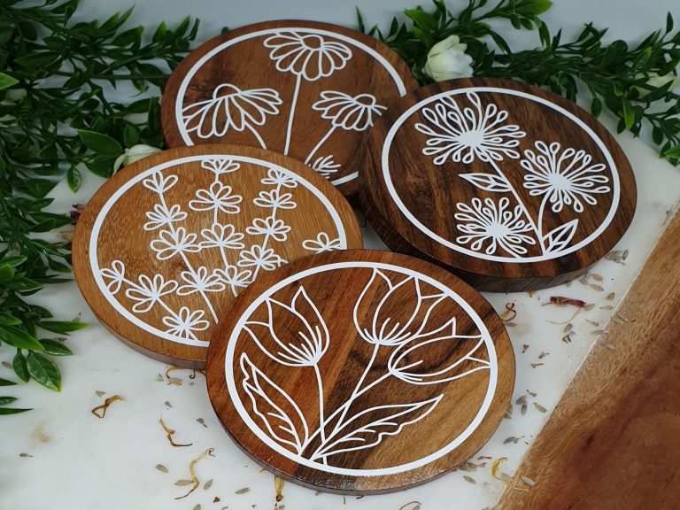 Set of 4 wooden coasters with flower decals