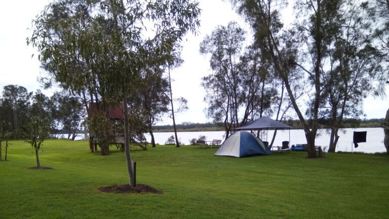 Suits medium caravans to intimate camping you decide. Just the one campsite here.